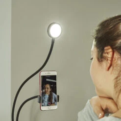 KIKKERLAND Live Streaming Kit 5 KIKKERLAND Live Streaming Kit -Kikkerland Live Streaming Kit In Use