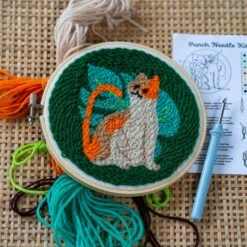 KIKKERLAND Cat Punch Needle Kit -Kikkerland bird punch needle kit on table 1b67e05a 8776 4f2a a631 994e70d93f05