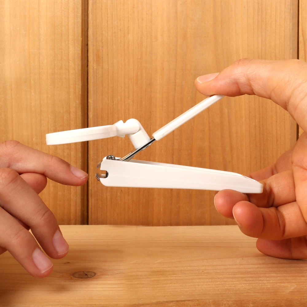 Kikkerland Nail Clippers With 1.5x Magnifying Lens 5 Kikkerland Nail Clippers With 1.5x Magnifying Lens - Image 5