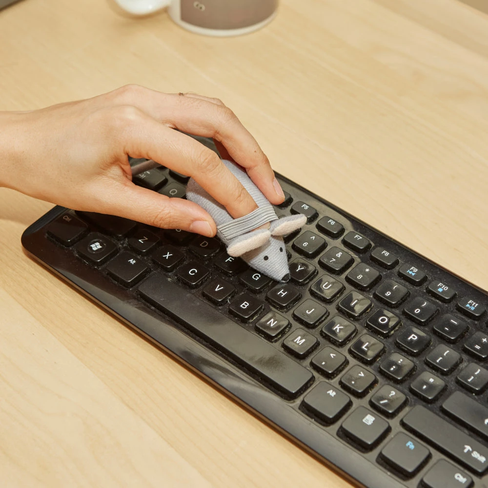 Kikkerland Squeaky Clean Mouse 3 Kikkerland Squeaky Clean Mouse - Image 3